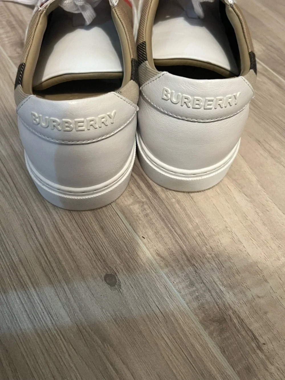 Burberry White Leather & Beige Check Sneakers with Red Accent - Picture 4 of 5